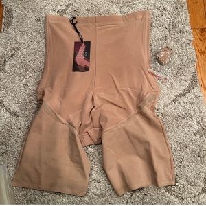 NWT Honeylove super power short shapewear color sand size L